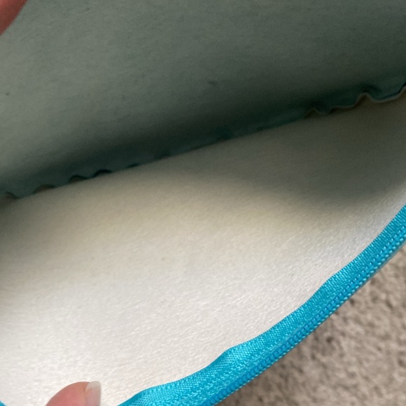 Good Vibes Kiwi 🥝 design cosmetic bag - Picture 16 of 16